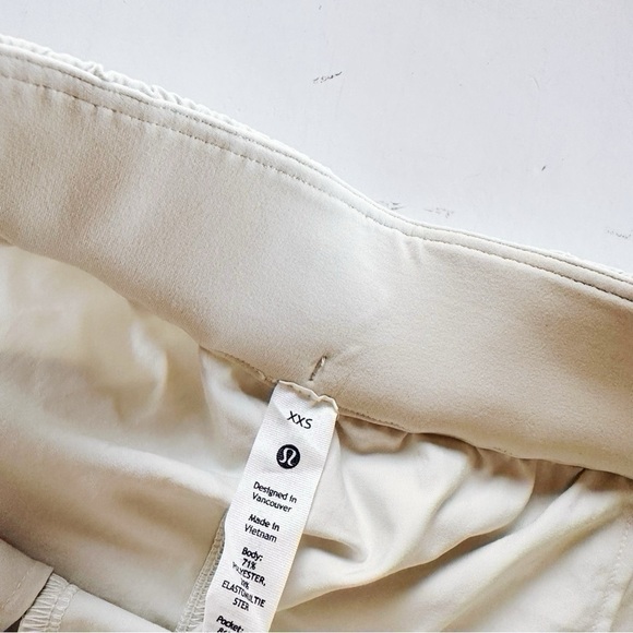 Lululemon Cinchable Waist HR Woven Shorts Mojave Tan - Picture 3 of 10